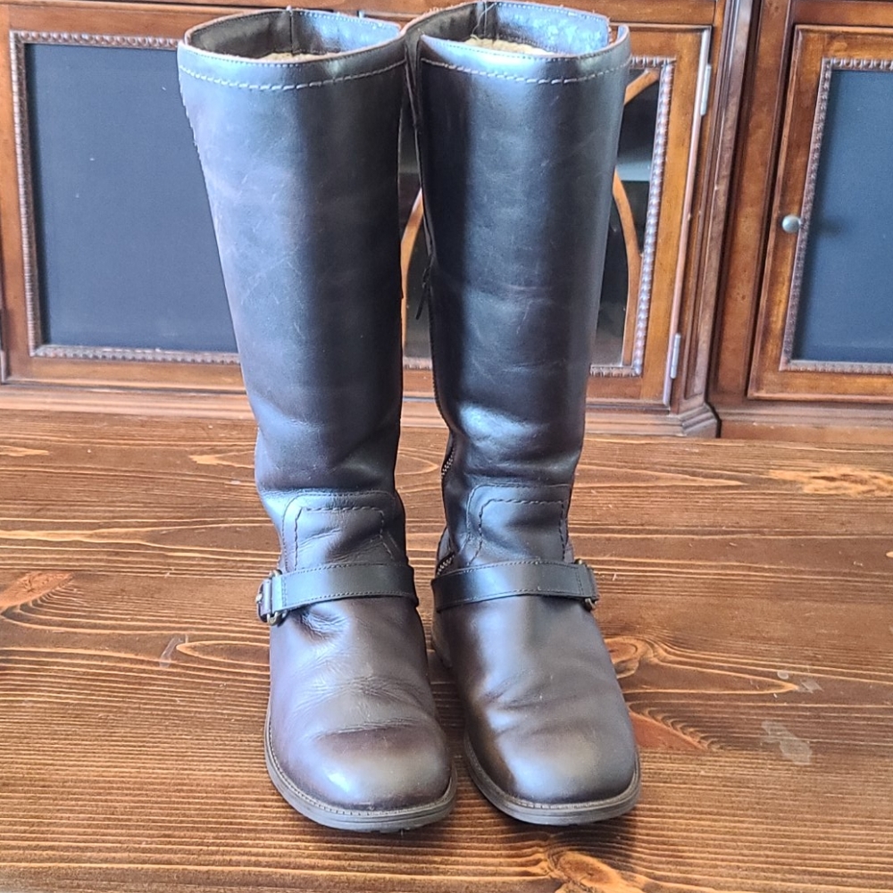 UGG Riding Boots - Picture 9 of 9